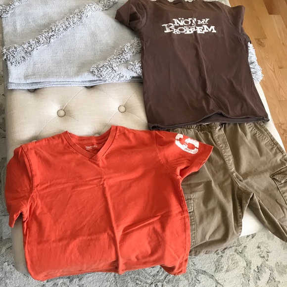 Old Navy Cargo Tan Shorts with Bonus 2 T-Shirts - Picture 1 of 7